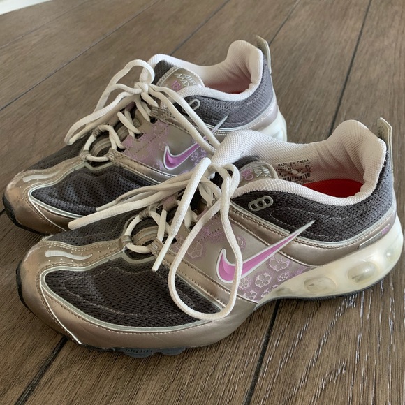 Nike Shoes - ⭐️3/$25⭐️ Women’s Nike Air Max 180 sneakers shoes